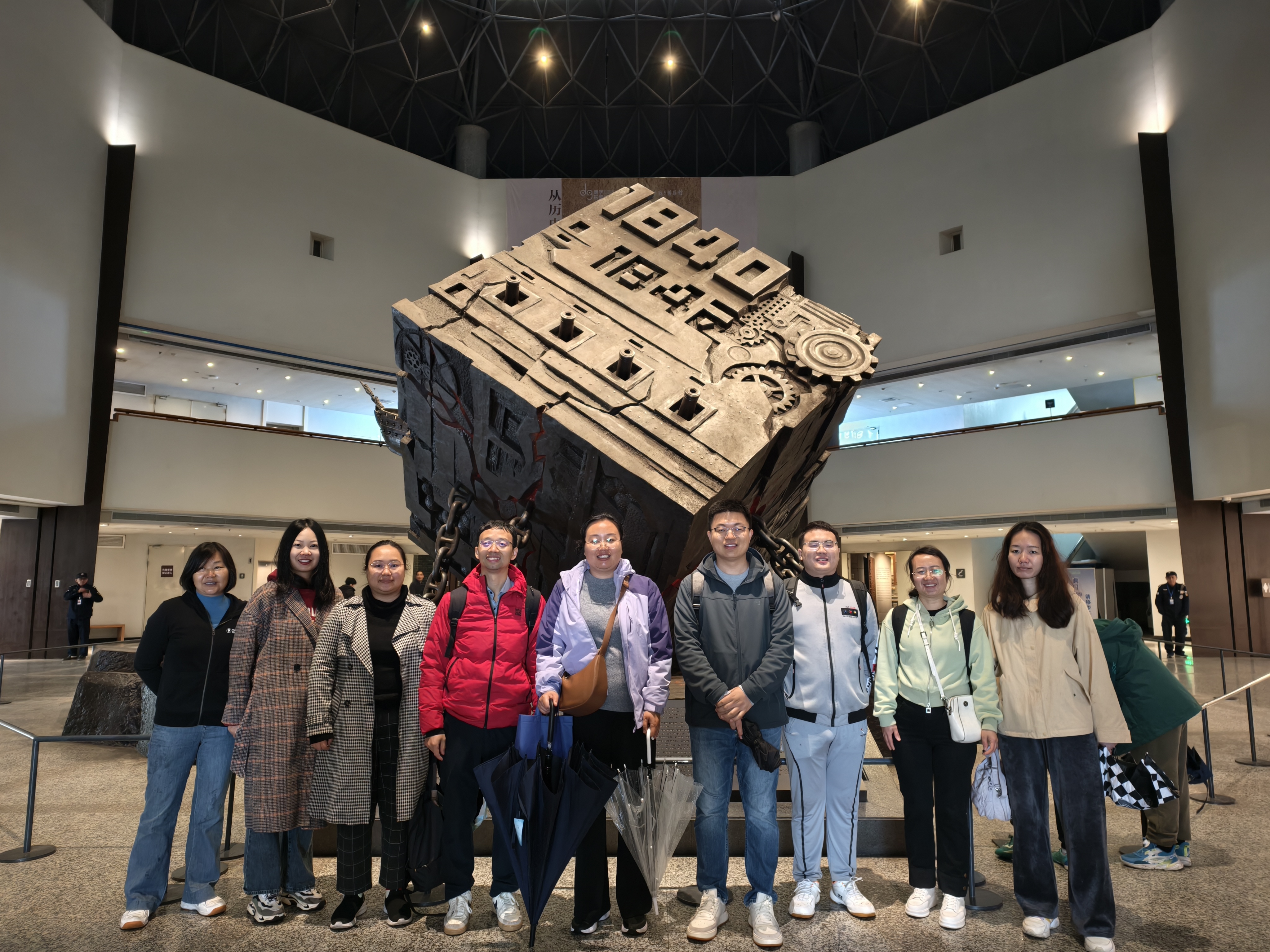 寻访海战博物馆，激荡爱国情怀 南科大数学学科教职工党支部开展红色研学活动